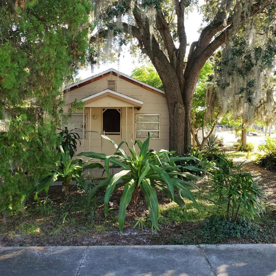 1 Beige Cozy Bungalow Or 1 White Cozy Efficiency Cottage In Titusville Exterior foto