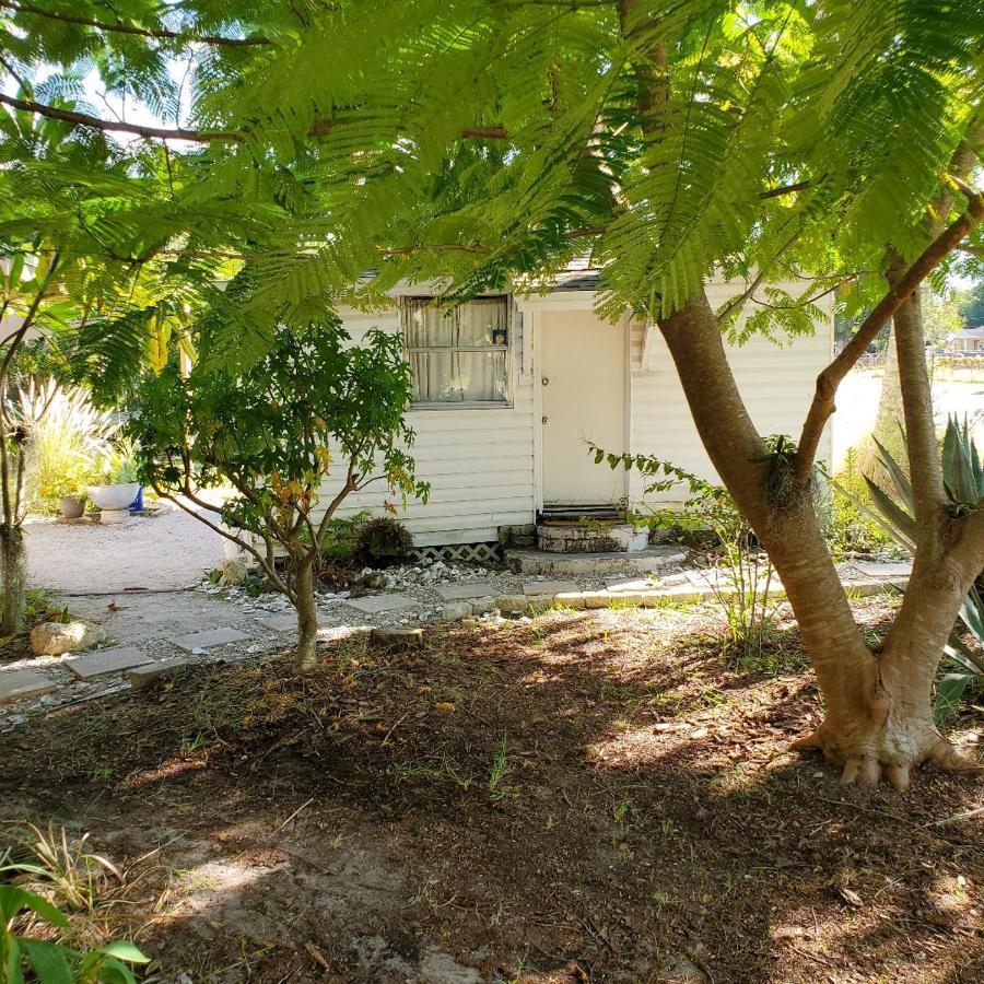1 Beige Cozy Bungalow Or 1 White Cozy Efficiency Cottage In Titusville Exterior foto