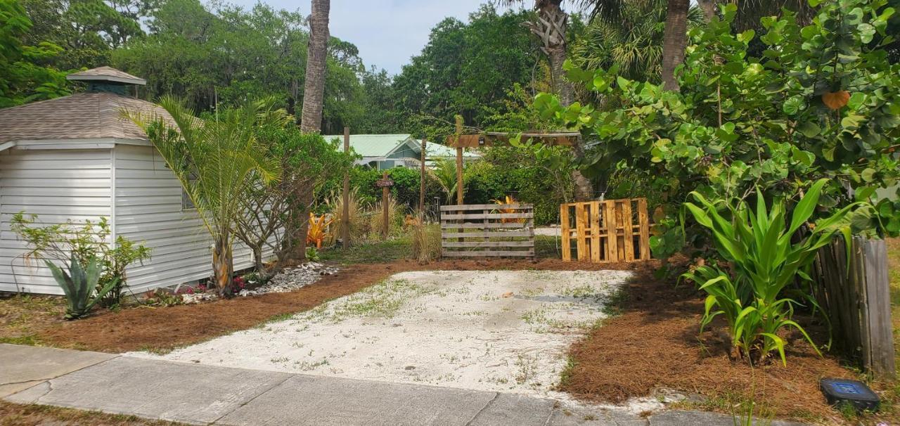 1 Beige Cozy Bungalow Or 1 White Cozy Efficiency Cottage In Titusville Exterior foto