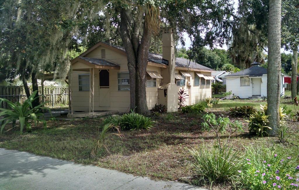 1 Beige Cozy Bungalow Or 1 White Cozy Efficiency Cottage In Titusville Exterior foto