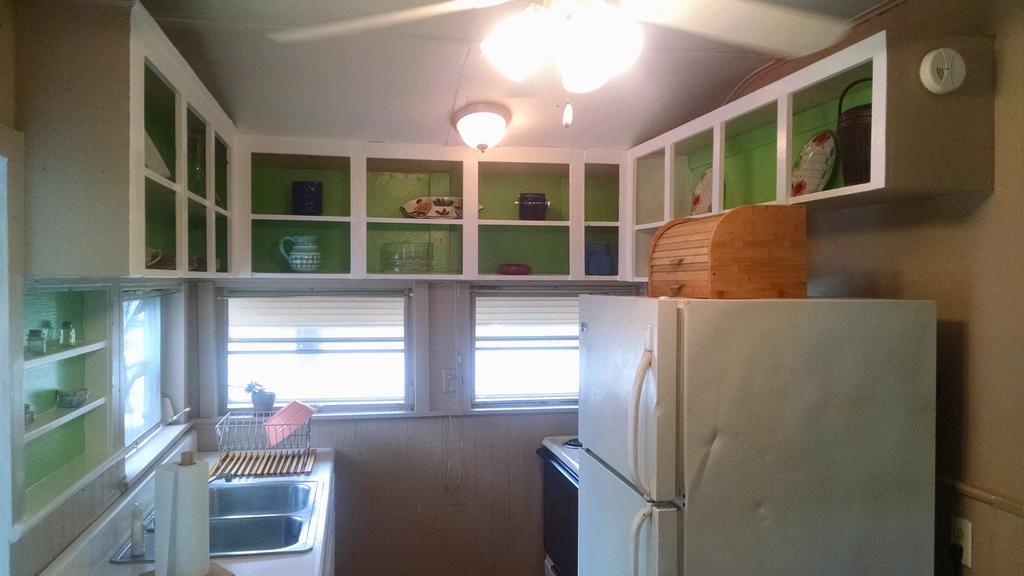 1 Beige Cozy Bungalow Or 1 White Cozy Efficiency Cottage In Titusville Exterior foto