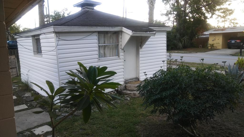 1 Beige Cozy Bungalow Or 1 White Cozy Efficiency Cottage In Titusville Exterior foto