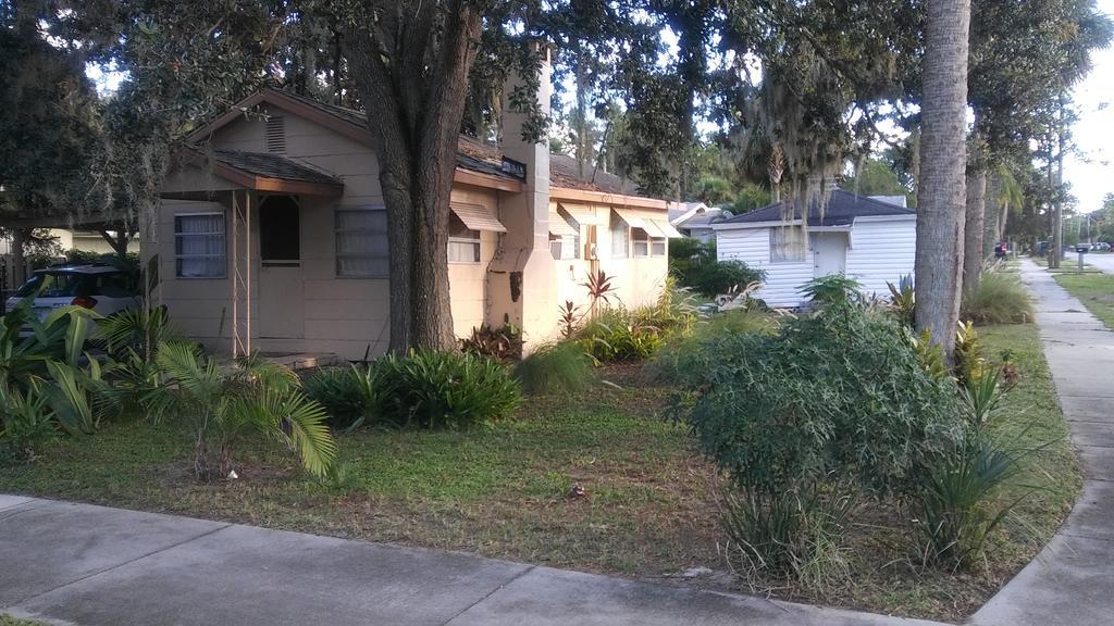 1 Beige Cozy Bungalow Or 1 White Cozy Efficiency Cottage In Titusville Exterior foto